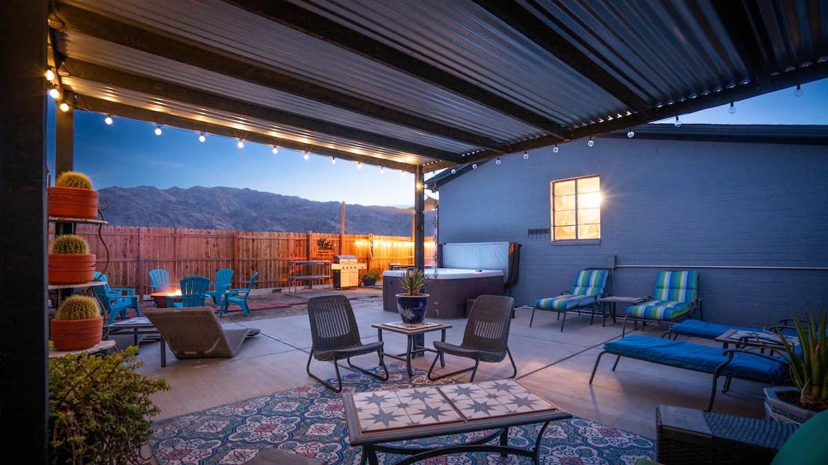 Twentynine Palms Desert Retreat with Hot Tub
